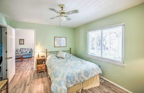 Oak Island Home with Yard Less Than 1 Mi to the Beach! - Foto 23