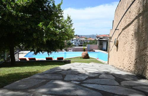 Tranquil Infinity Pool Getaway (private jacuzzi and steam bath, pool, garden, sea and city views) - Foto 48