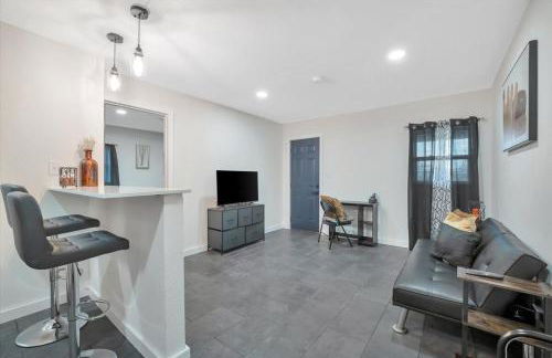 Walk to Stadium, 2 Parking spots, Dog Park, BBQ - Foto 6