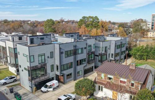 Luxe Townhome Rooftop Hot Tub Parking - Photo 2