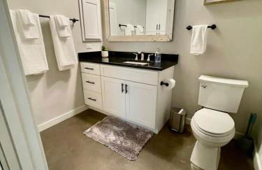 Secluded Hill Country Getaway with Spa and Sauna - Foto 17