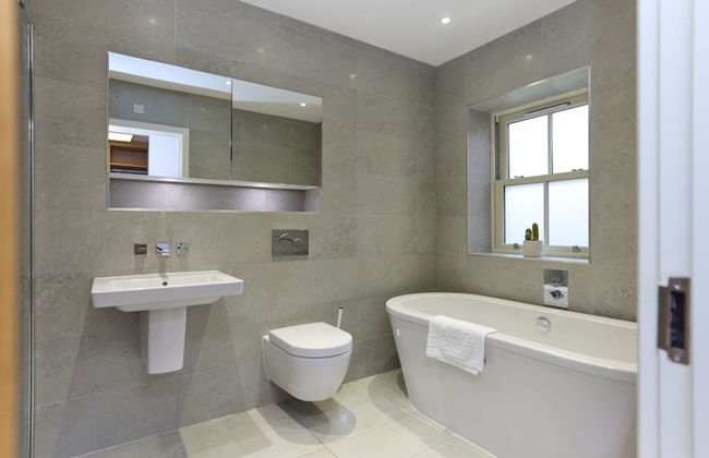 The Ascot Escape - Stylish 4bdr With Courtyard - Foto 8