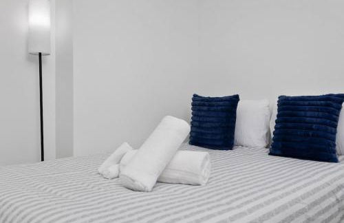 Stylish 4 Bed - 2 Mins to Stadium - Free Parking - Gym - Views - Foto 24