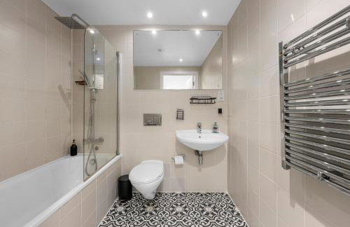 Penthouse Skyline – 2BR, Massive Terrace Retreat - Foto 16