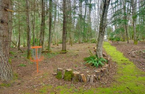 Central 4-Acre Cottage with Deck Walk to Bay! - Foto 26