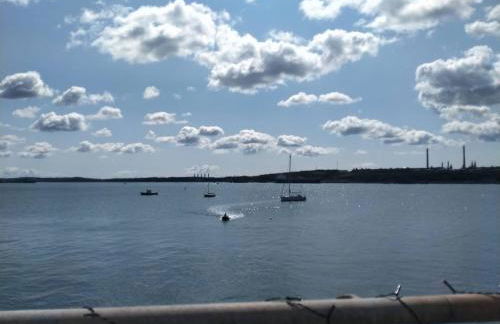 Waterfront Location, Balcony, Sea Views, Free Parking - Foto 2