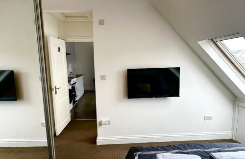 Stunning Modern, Private Apartment,15 Mins To Central London - Photo 6