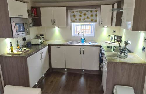 Bock Retreat Lodge 54 with Hot Tub - Photo 12