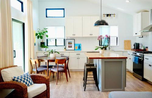 Private Family Friendly Guest Home - Photo 18