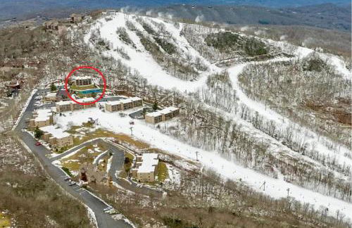 The Sugar Suite - Renovated with a View! Ski IN-OUT! Heated POOL, Hot tub, sauna, gym, AC, EV, adjustable bed - Foto 1