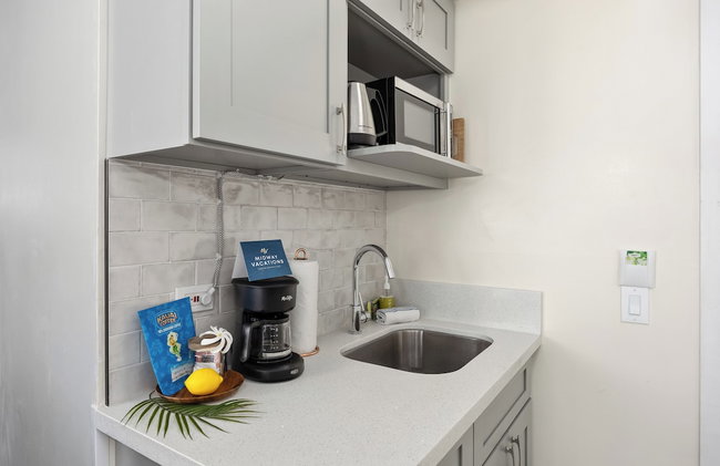 Cozy Studios at Aloha Surf Close to Waikiki Beach - Photo 30