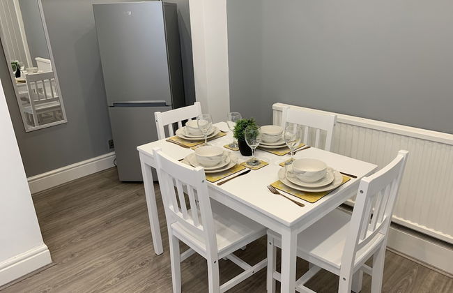 GuywoodHouse - Photo 8