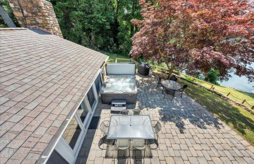 Scenic Point - Private Lakefront Home w/ Dock, Fire pit, outside shower & Hot tub - Foto 23