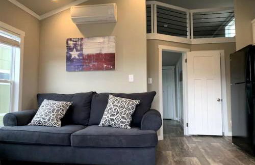 Modern Tiny House Rental Perfect for Glamping near Austin - Foto 7