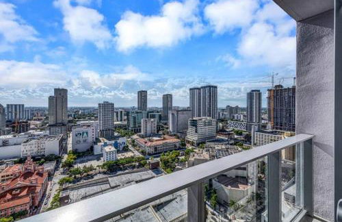 Modern 1 Bed Condo across from Bayside in Downtown - Foto 16