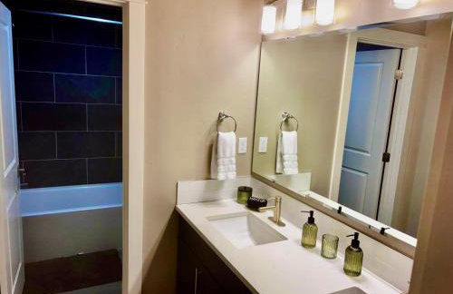 North End blue -Hot Tub - Fire Pit - Downtown -4BR - Photo 47