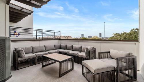 Spacious Houston 3Bed3 Bath Family Townhome - Photo 4