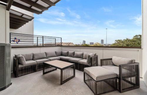 Spacious Houston 3Bed3 Bath Family Townhome - Photo 4