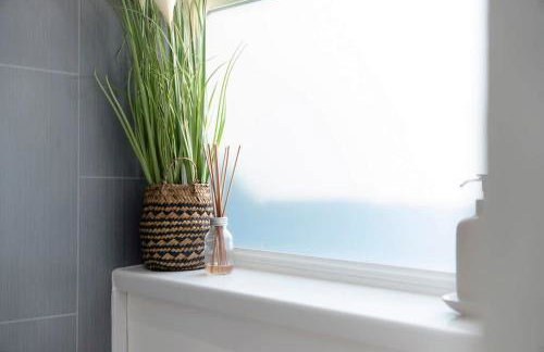 Spacious 4BR on Leafield Rd - Photo 35