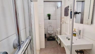 große Wohnung mit zwei Schlafzimmern und Terrasse in Bonn - Foto 3