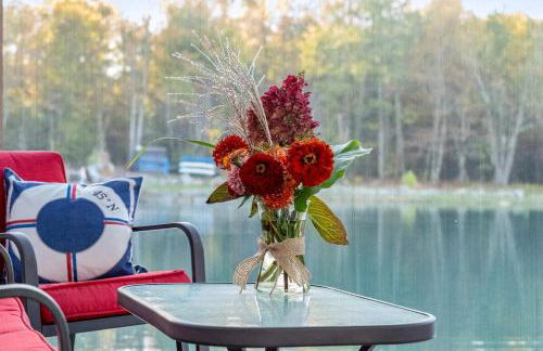 Tiny House Boat on a Tiny Lake Retreat - Foto 21