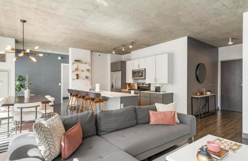 Linea Luxury Living with Indoor Pool and Rooftop Views in The Loop - Photo 46