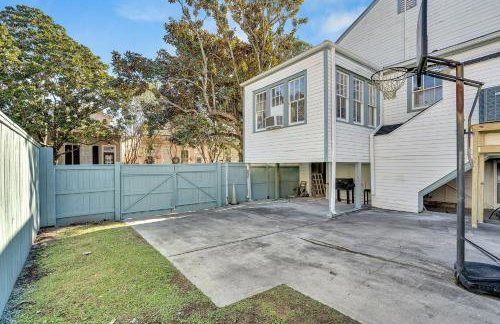 Bright Uptown home w gated parking - Foto 38