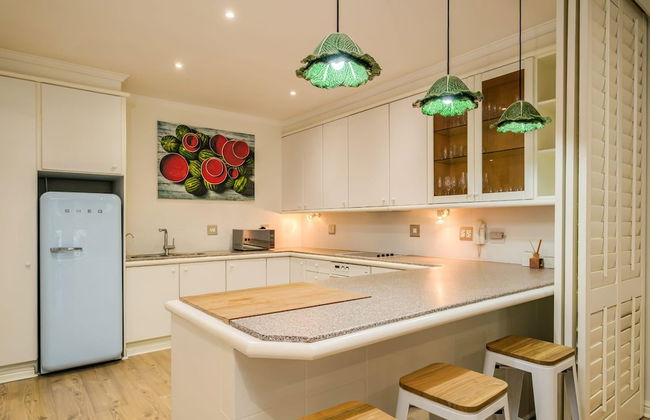 Contemporary Apartment Close to the Radisson Majolica - Photo 33