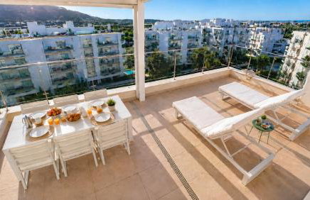 Atico Buen Vivir con gran terraza y vistas espectaculares en Marina Real II Denia by Family Homes Rentals - Foto 1