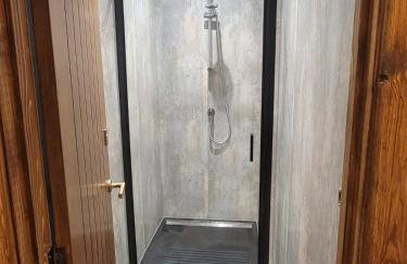 Stylish Lodge in the Peak District sleeps up to 9 - Photo 10