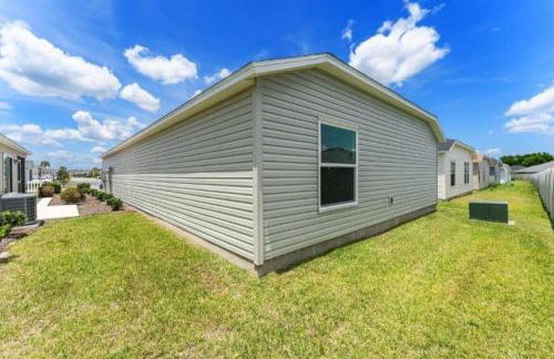 Large 3 bedroom with Pool and Golfcart - Foto 60