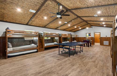 Camp David Retreat - Pool, Pickleball & Views - Photo 15