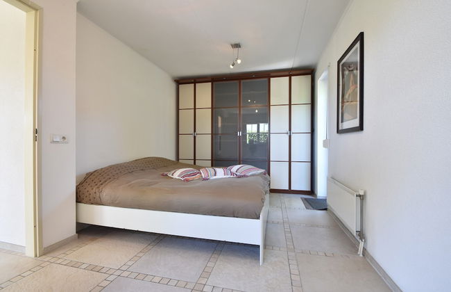 Enticing Holiday Home in Oude With Garden - Foto 10