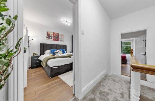 Spacious 3 beds home Close to Southampton GENERAL HOSPITAL - sleep 9 - Free Parking - Pool table - 2 Large TVs - Foto 42