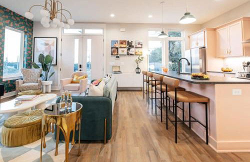 Designer Single Family House-Rooftop- Hot Tub - Foto 13