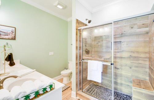 Waterfront Wolf Bay Home with Private Boathouse! - Foto 12