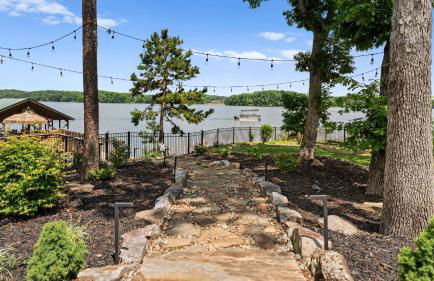 Spacious Waterfront Home on Lake Norman with Firepit Views and Dock Access - Foto 46