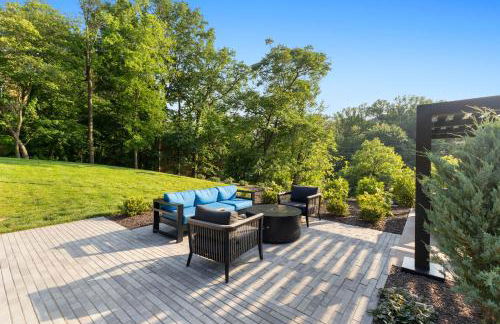 CASA Arlington Suite with Top-Tier Amenities & Parking - Foto 57