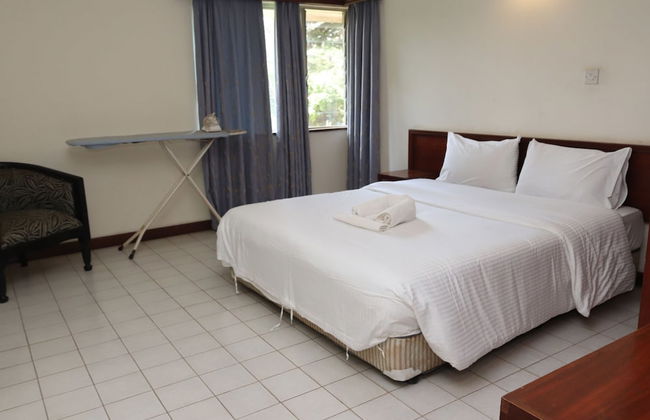 Golf Course Apartments - Photo 3