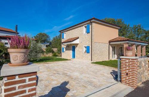 Romantic villa with pool, surrounded by nature - ID 2507 - by TRAVELER tourist agency Krk - Foto 8