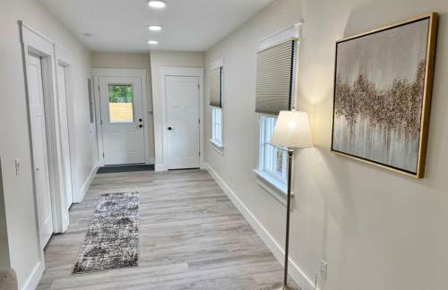 Newest Cottage Downtown. Pet Yes - Photo 13