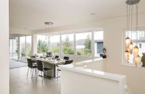 BRANTLEA Detached 4 Bed Home, Hot Tub, Lake View, Parking, Pet Friendly - Foto 8