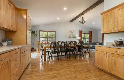 Upscale Lakefront Home w Dock & Kayaks - Photo 6