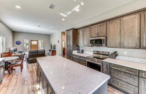 Peaceful Riverside Home with Patio, 7 Mi to Downtown - Foto 2