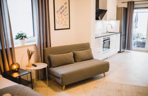 HUGOS Studio Apartment - Photo 21