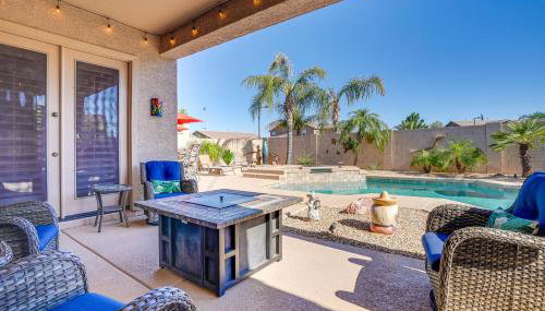 Walk to Parks Home with Pool in Surprise! - Foto 2