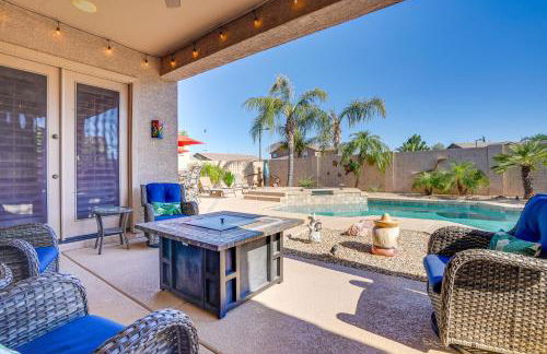 Walk to Parks Home with Pool in Surprise! - Foto 2