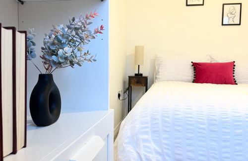 Families, Contractors, BIG bedrooms and Secure parking - Foto 14