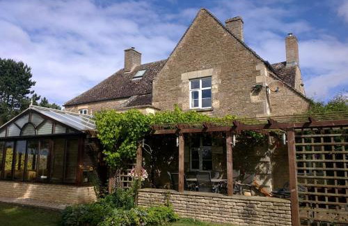 Beautiful Cotswold Farmhouse set in 50 acres - Foto 1