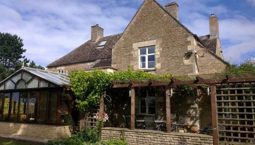 Beautiful Cotswold Farmhouse set in 50 acres - Foto 1